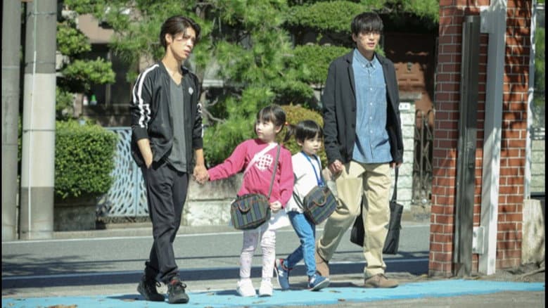 Single dads with complicated pasts living together!?